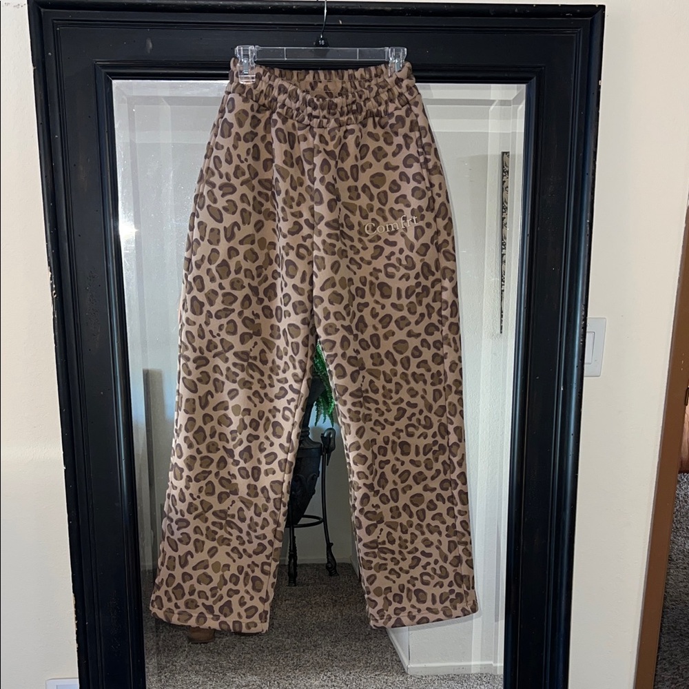 NWOT Comfrt minimalist straight leg pant